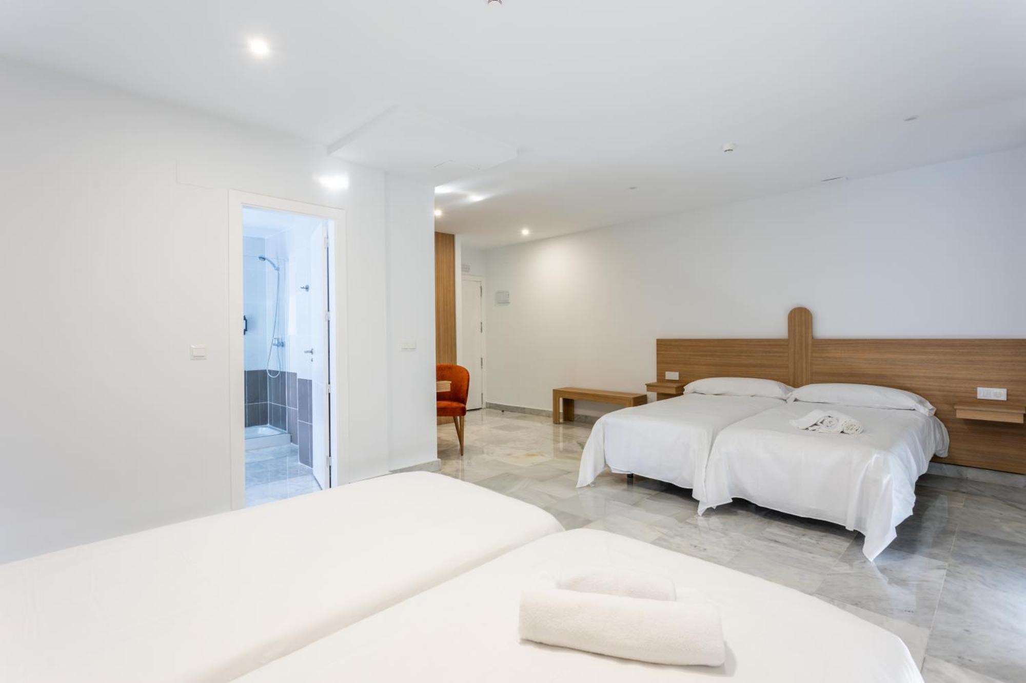 Hotel El Tujjar 洛斯巴里奥斯 外观 照片