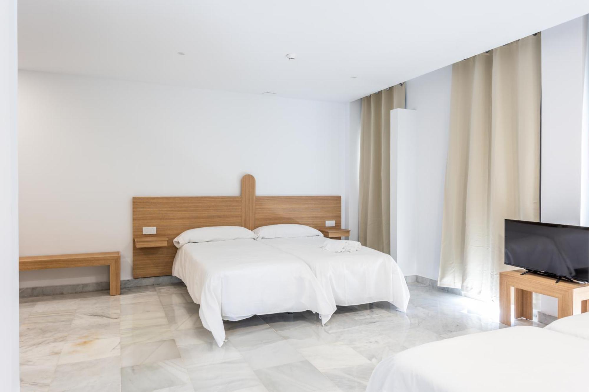 Hotel El Tujjar 洛斯巴里奥斯 外观 照片