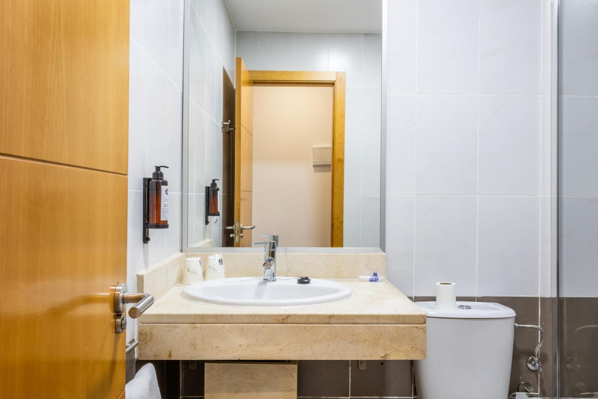 Hotel El Tujjar 洛斯巴里奥斯 外观 照片