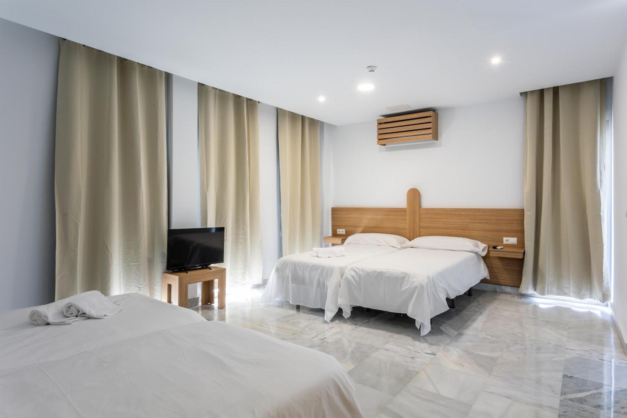 Hotel El Tujjar 洛斯巴里奥斯 外观 照片