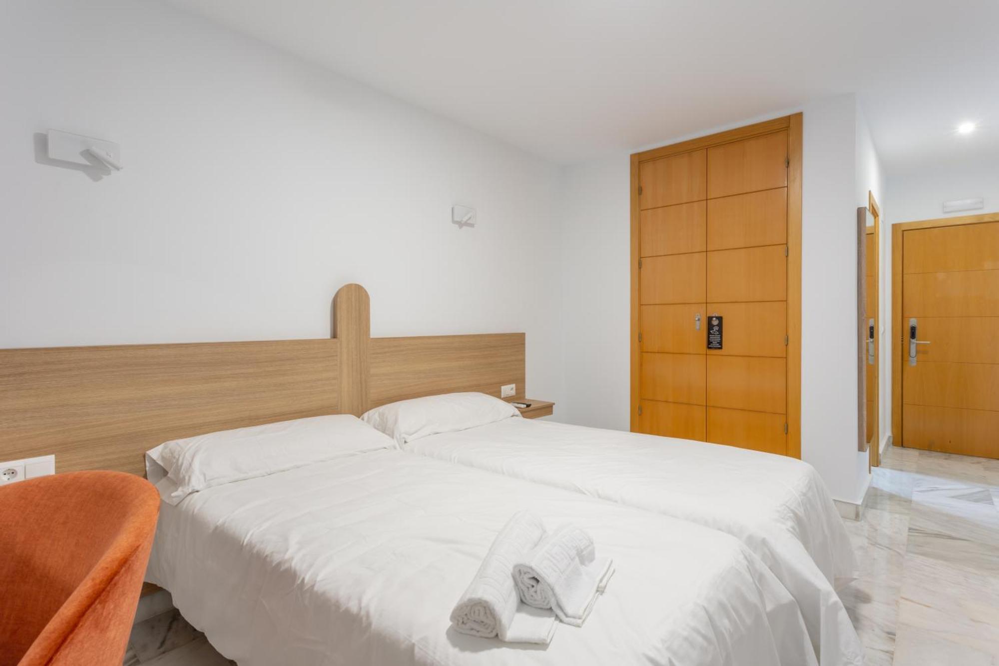 Hotel El Tujjar 洛斯巴里奥斯 外观 照片