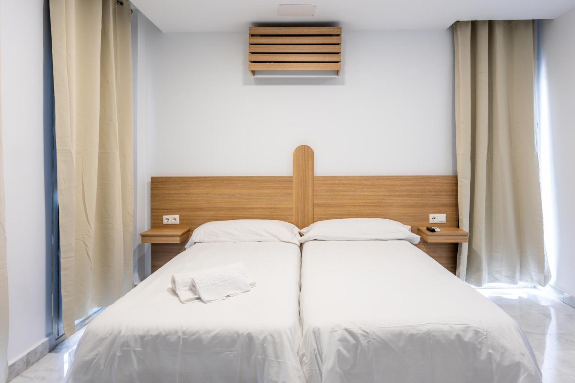 Hotel El Tujjar 洛斯巴里奥斯 外观 照片