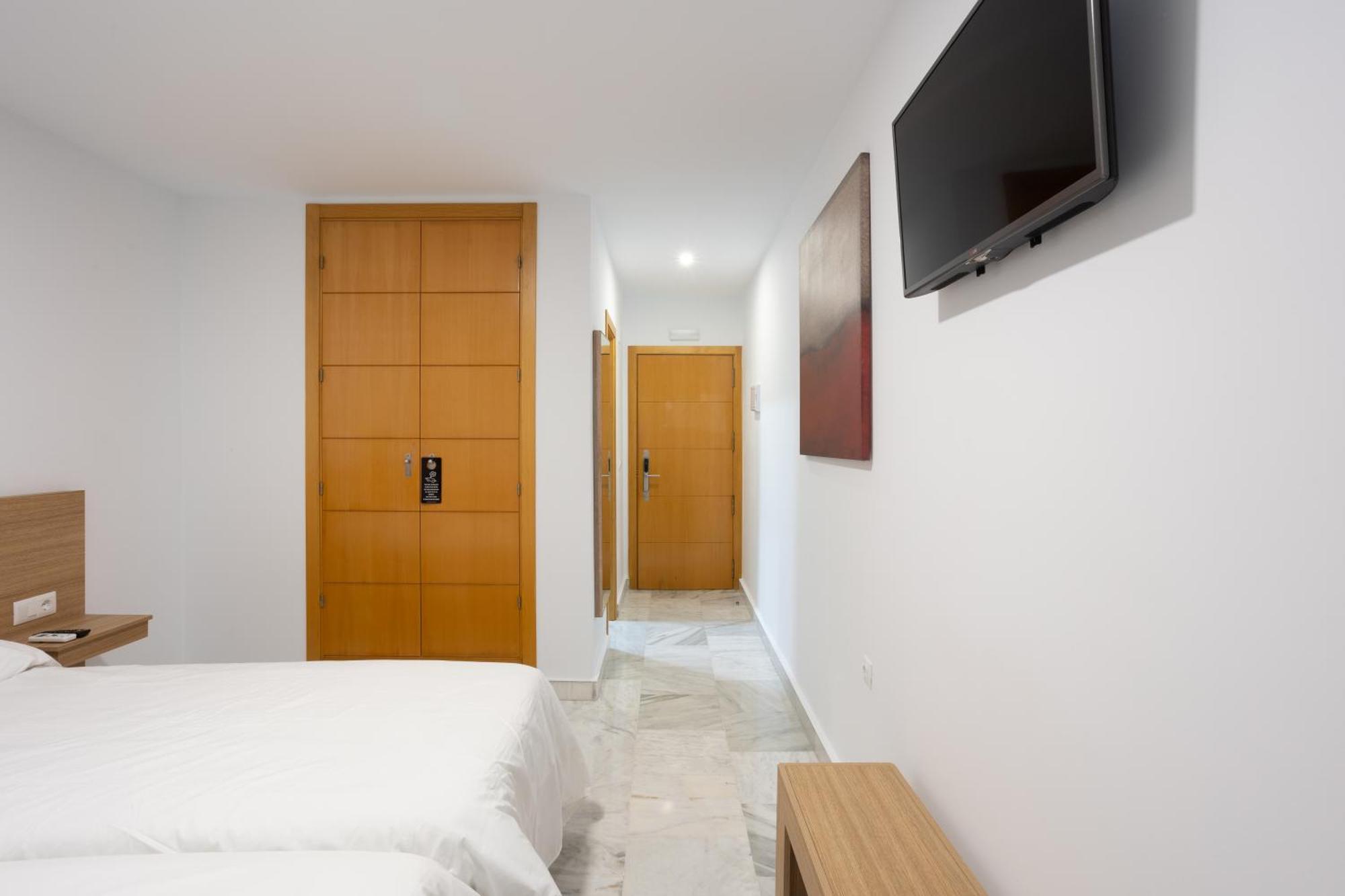 Hotel El Tujjar 洛斯巴里奥斯 外观 照片