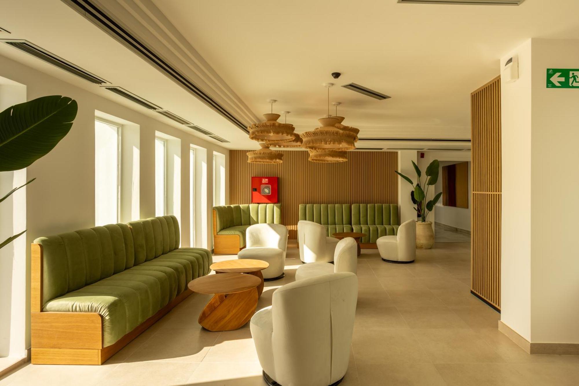 Hotel El Tujjar 洛斯巴里奥斯 外观 照片