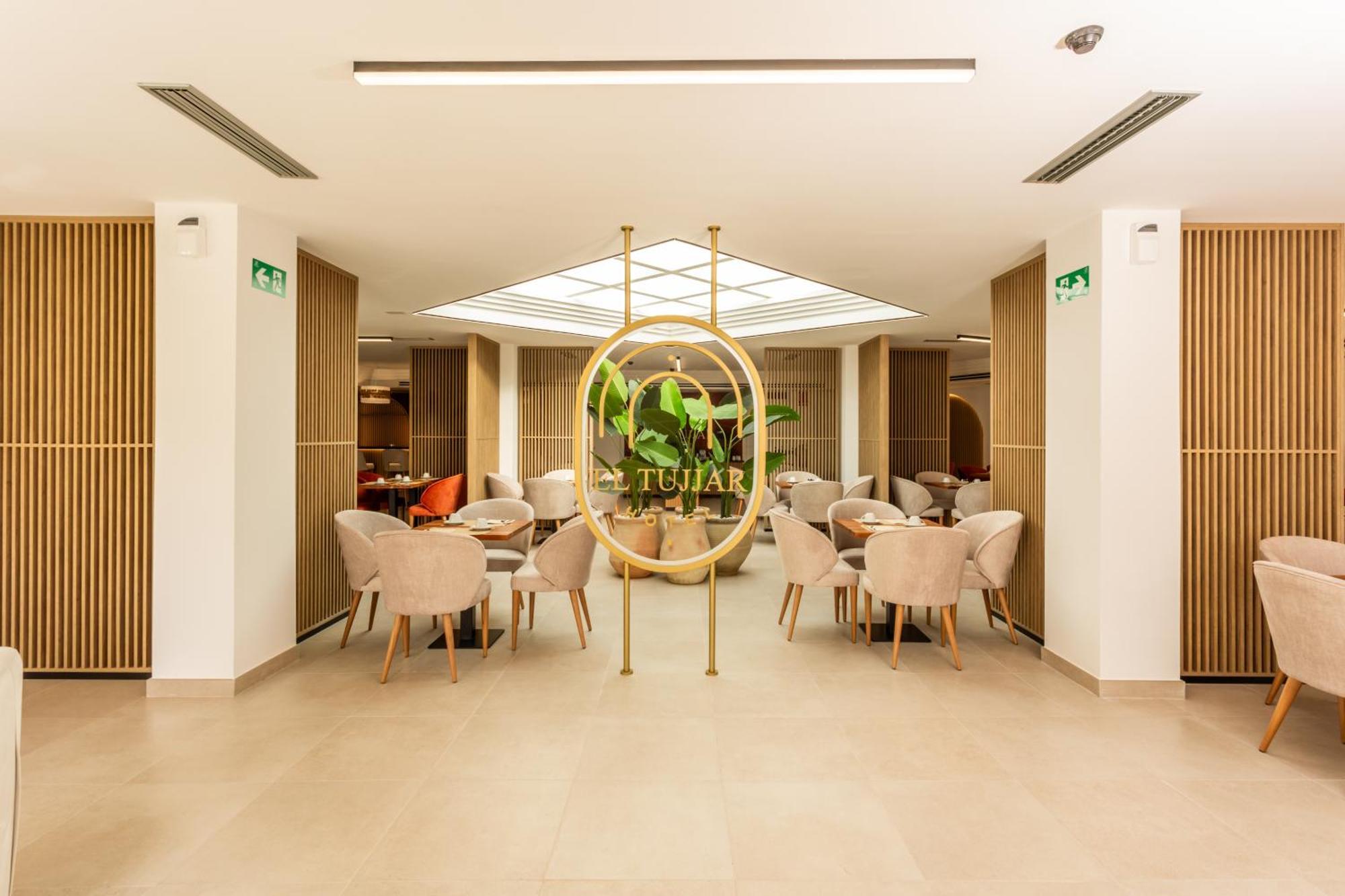 Hotel El Tujjar 洛斯巴里奥斯 外观 照片
