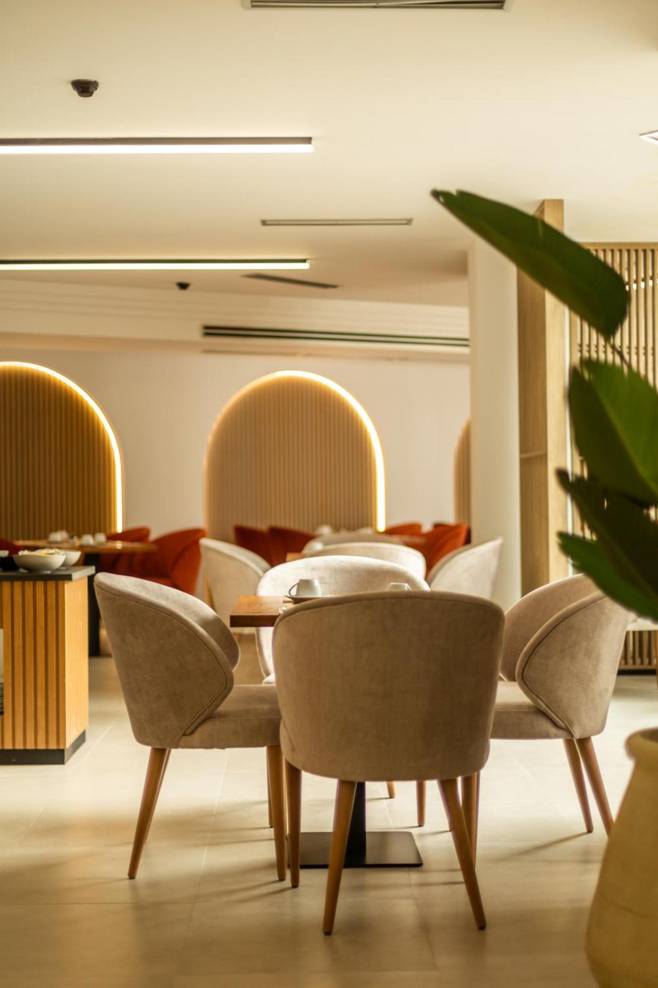 Hotel El Tujjar 洛斯巴里奥斯 外观 照片