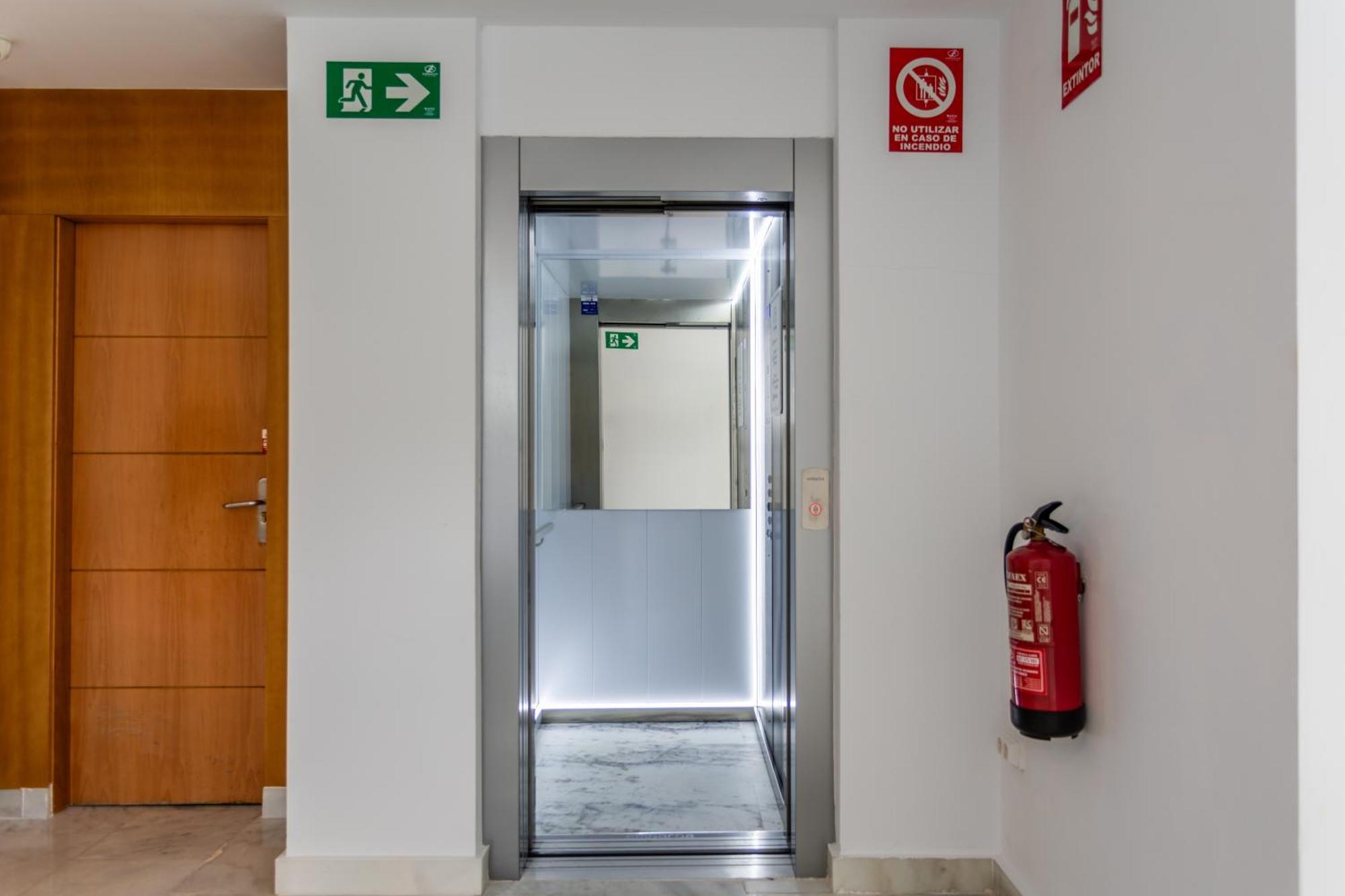 Hotel El Tujjar 洛斯巴里奥斯 外观 照片