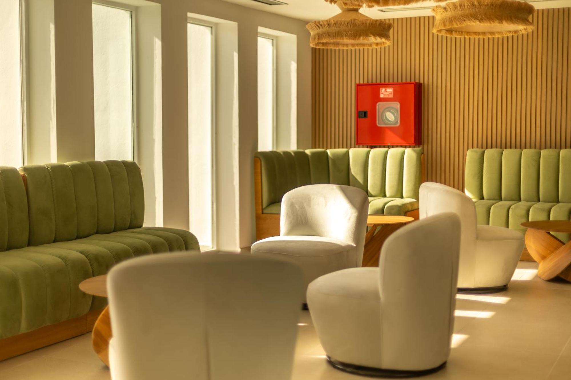 Hotel El Tujjar 洛斯巴里奥斯 外观 照片