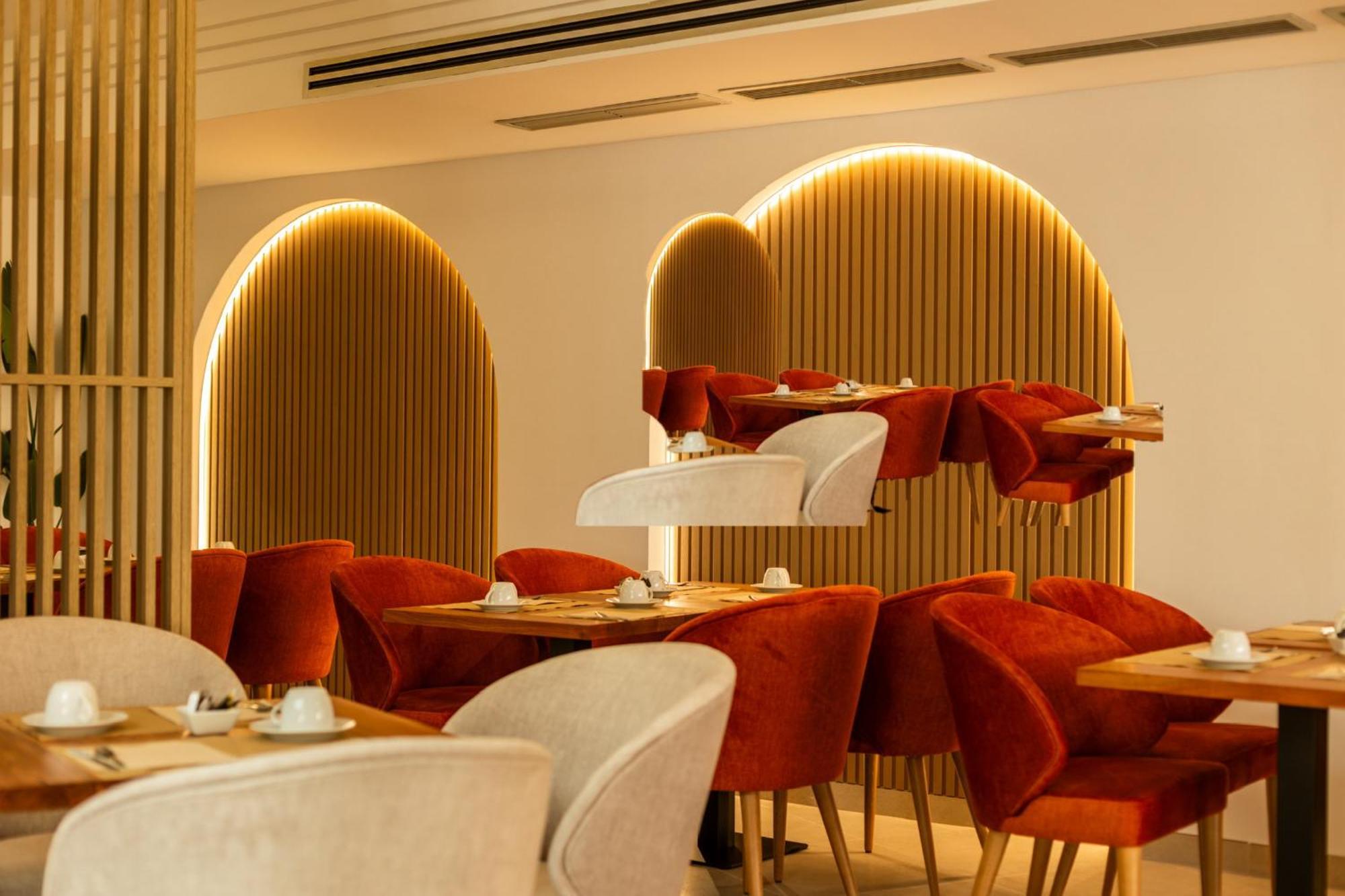 Hotel El Tujjar 洛斯巴里奥斯 外观 照片