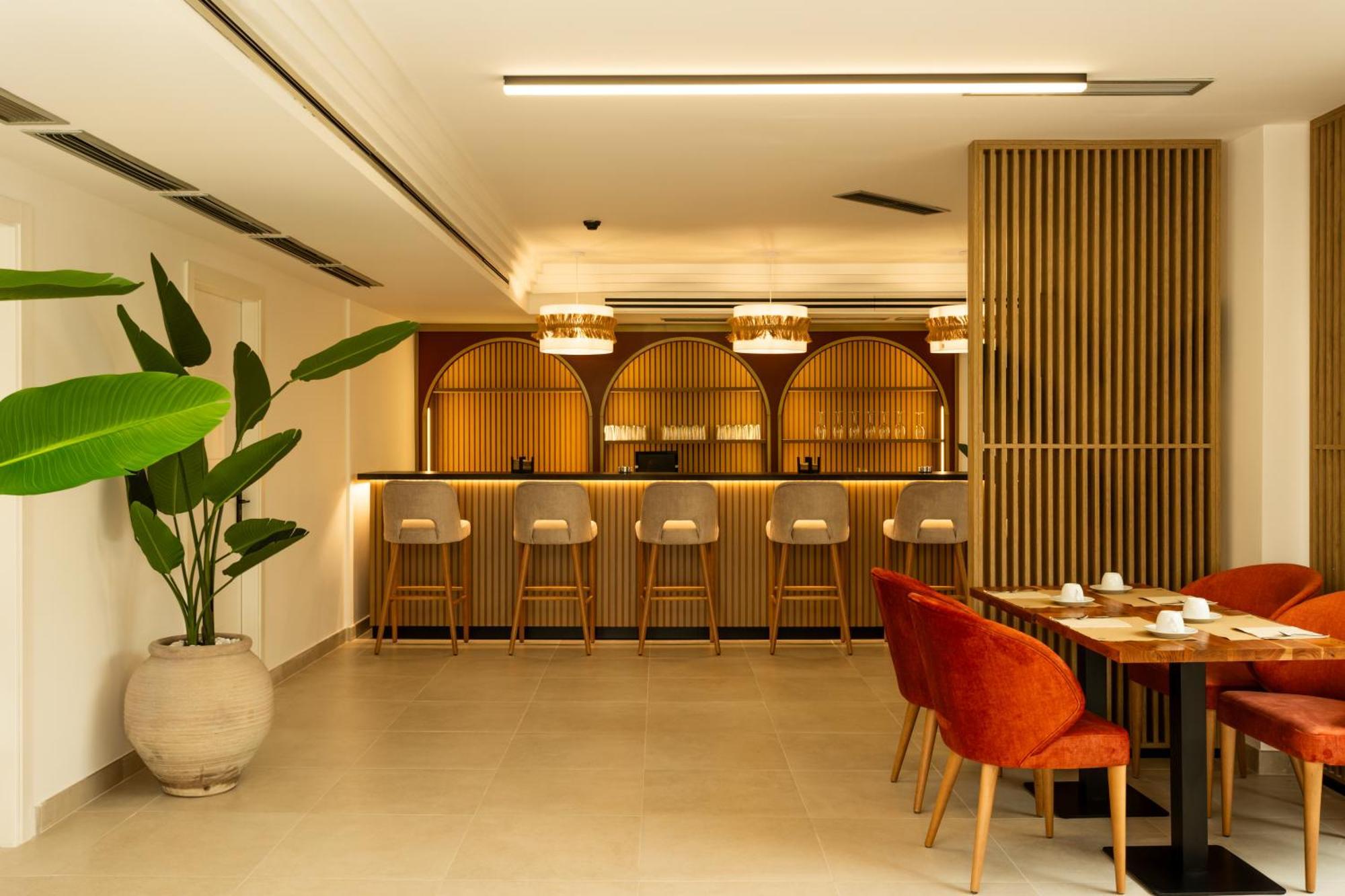 Hotel El Tujjar 洛斯巴里奥斯 外观 照片