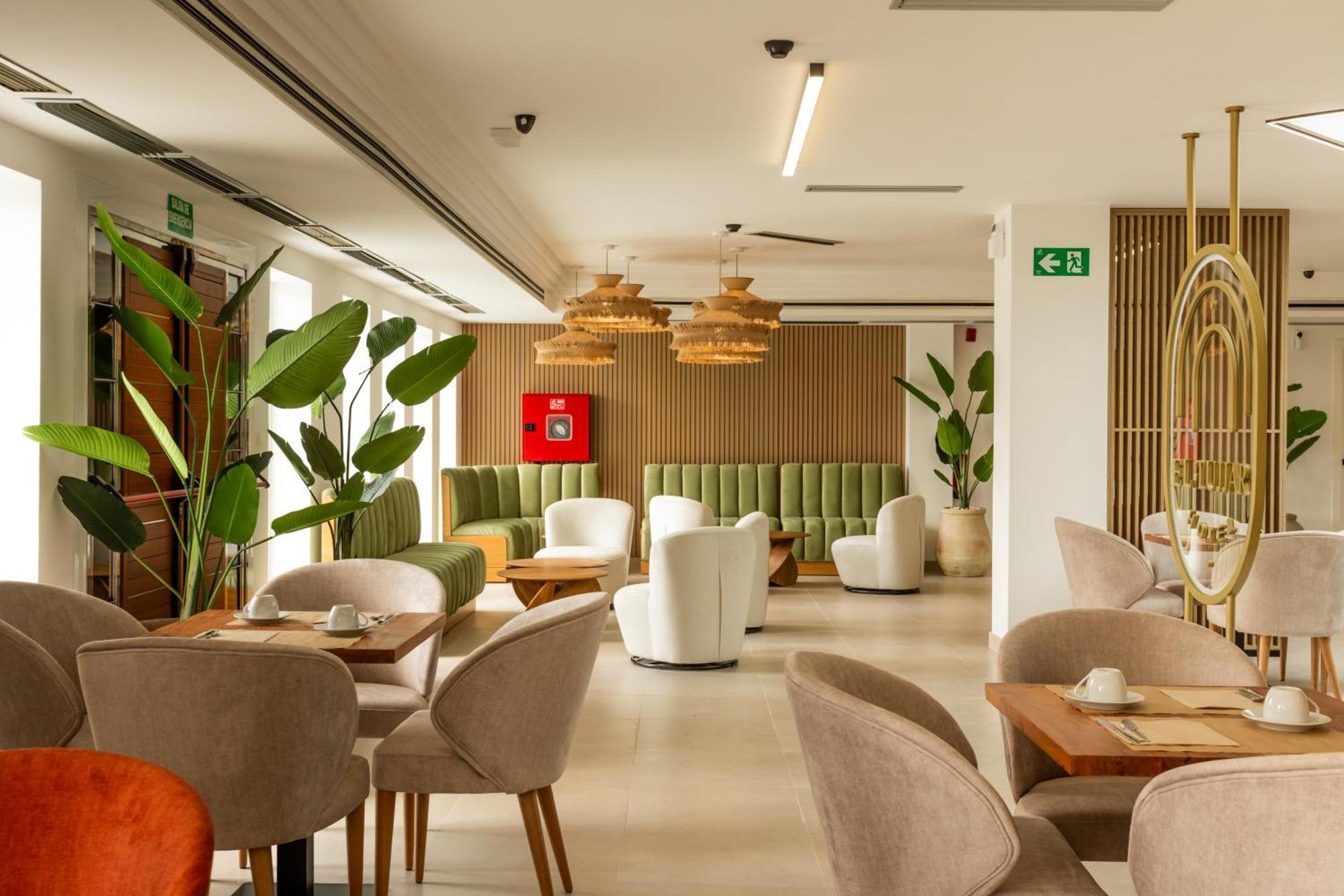 Hotel El Tujjar 洛斯巴里奥斯 外观 照片