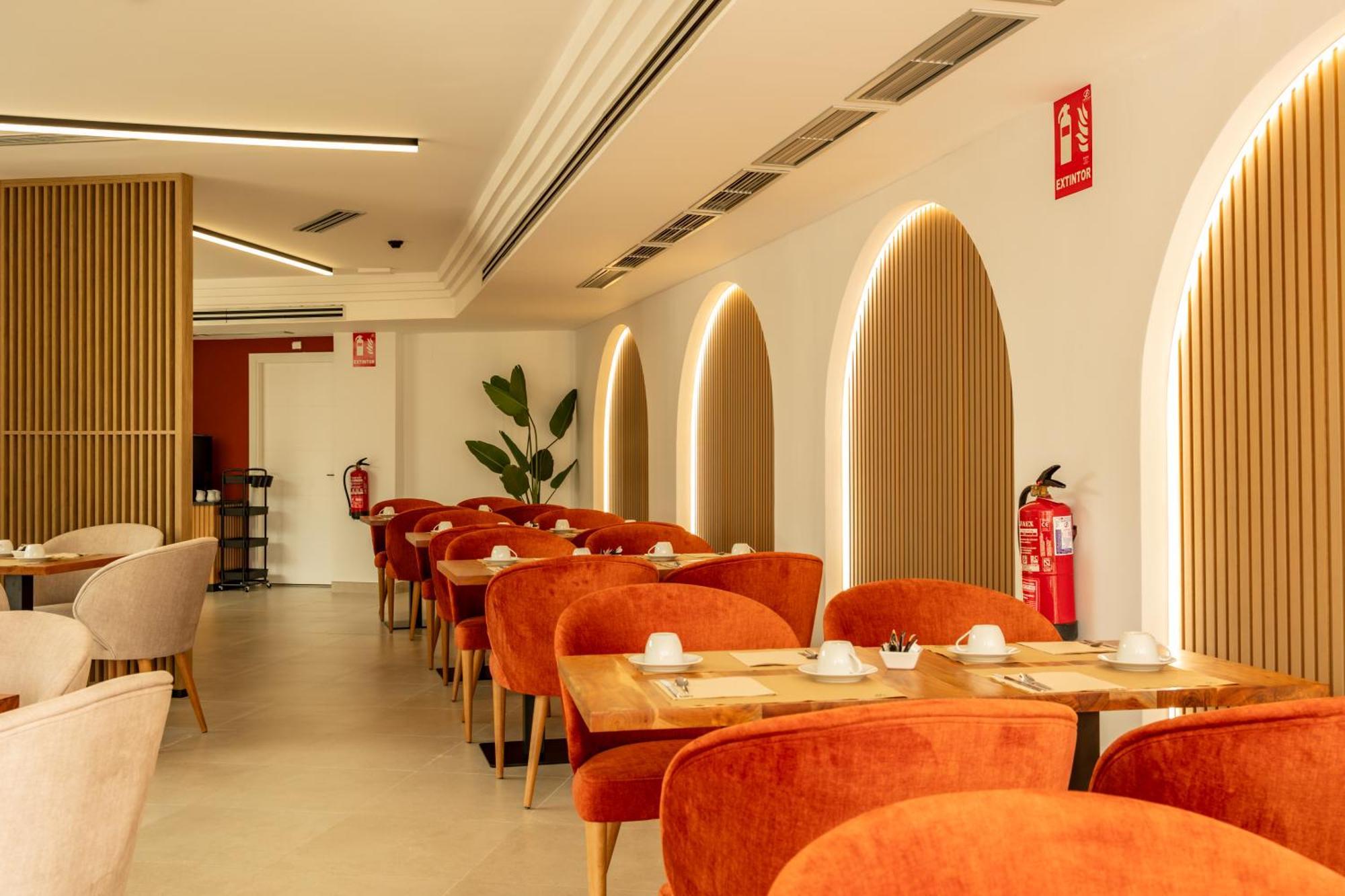 Hotel El Tujjar 洛斯巴里奥斯 外观 照片