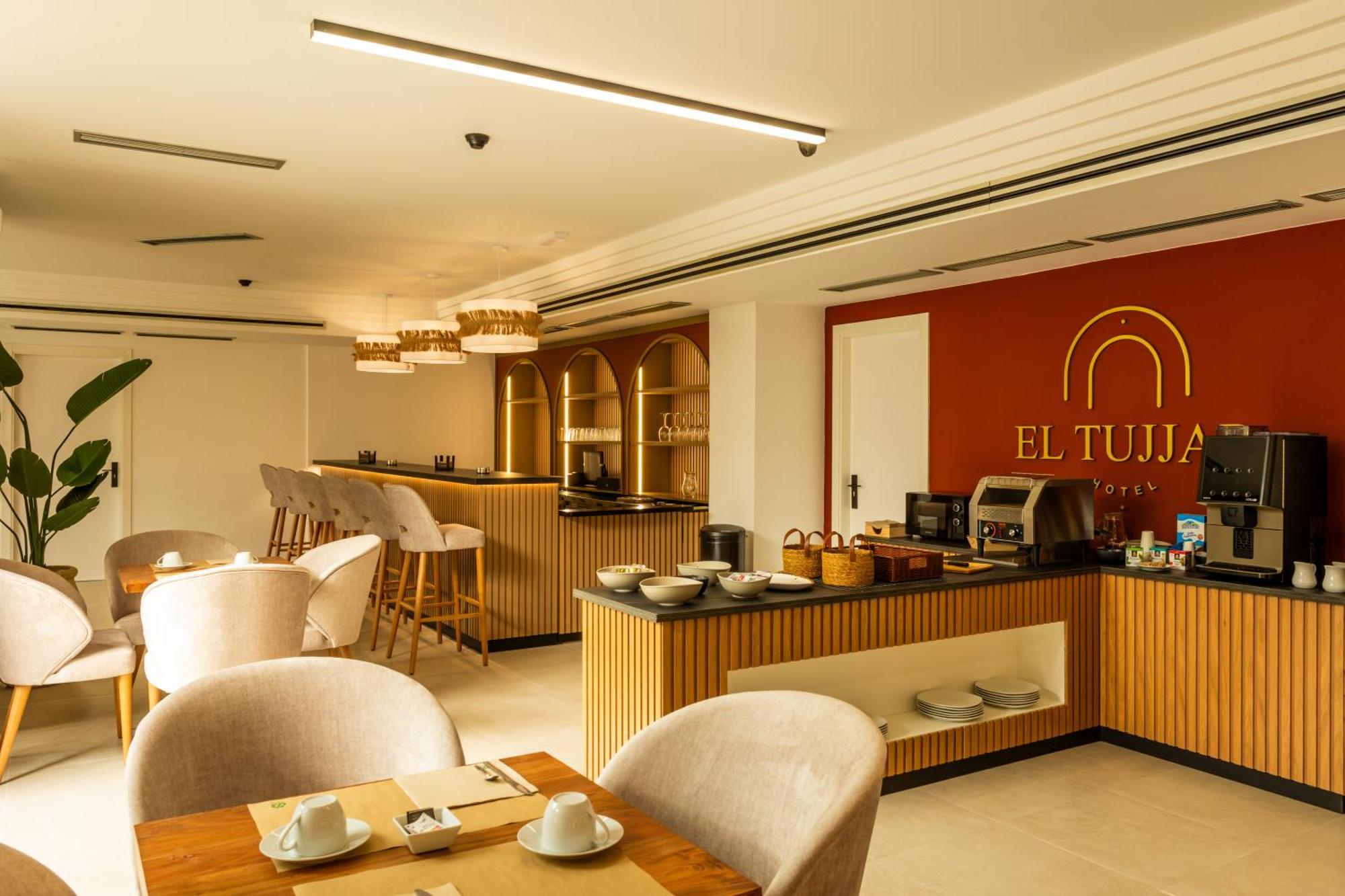Hotel El Tujjar 洛斯巴里奥斯 外观 照片